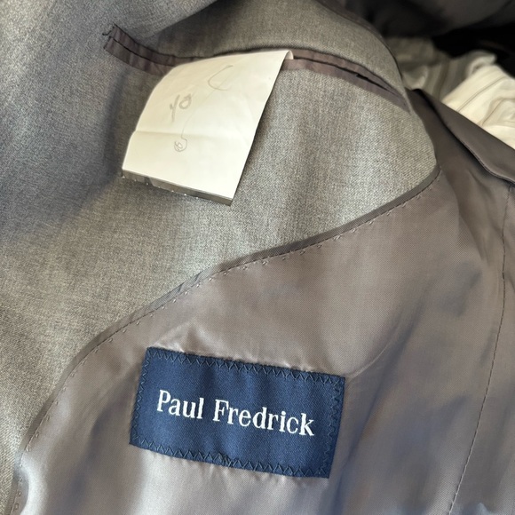 Paul Fredrick 43L Pearl Gray 2-Button Sport Coat
Wool Blazer Jacket. NEW - Picture 13 of 15